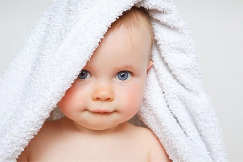 初乳很黄是不是不干净不可以喝？母乳怎么喂养嘉兴捐卵宝宝？